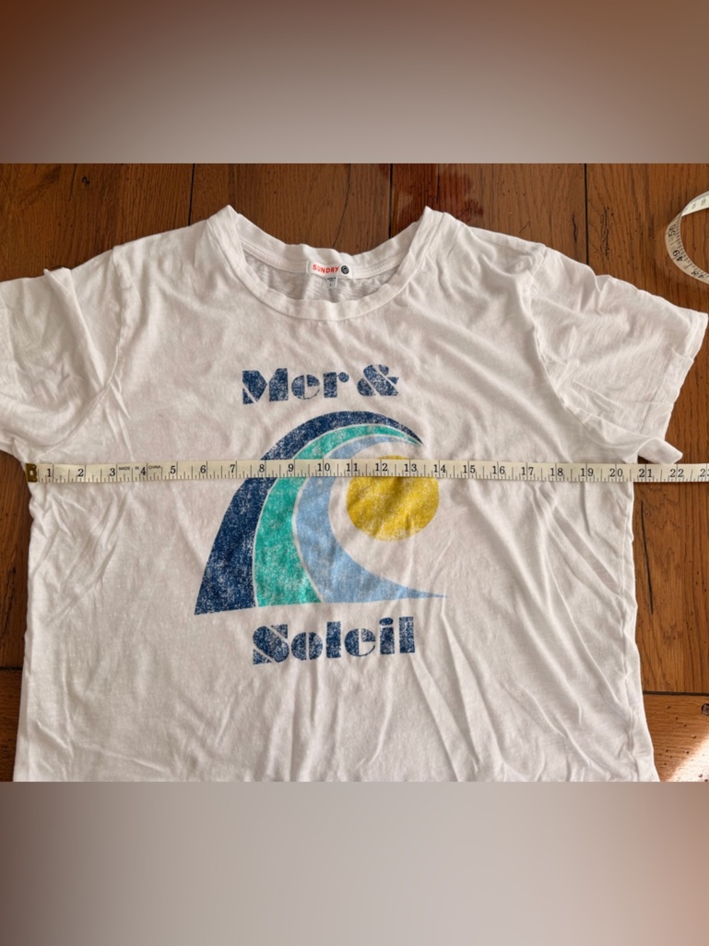 Sundry White Graphic Tee with Retro Wave Design, GUC, French for Sea & Sun!🌊☀️ - Picture 4 of 6